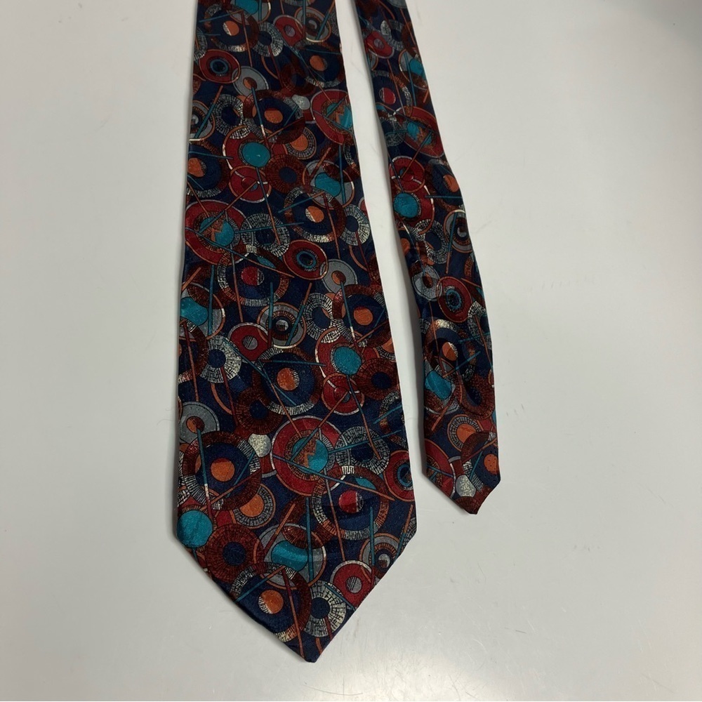J.T. Beckett tie circle pattern